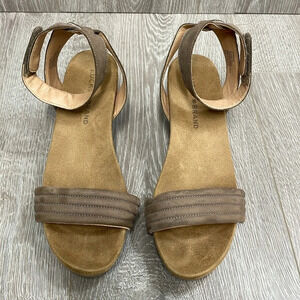 Lucky Brand Kellio Leather Ankle Strap Wedge Sandal Taupe Brown 6.5M